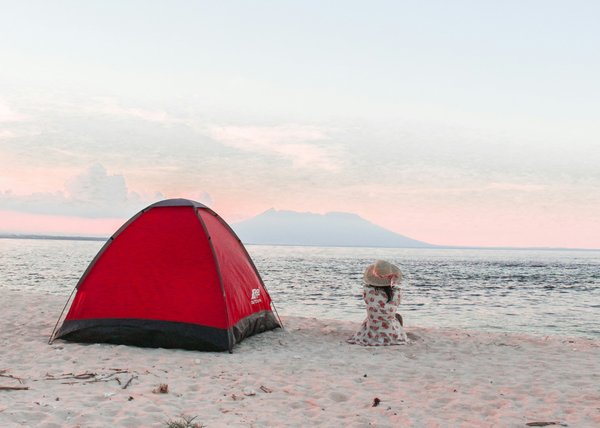 Quelles sont les meilleures pratiques pour camper en bord de mer en zone tropicale?